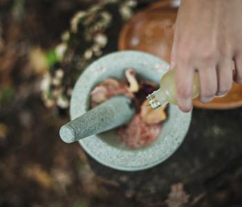 DIY: SCRUB AND REGENERATING FACE MASK